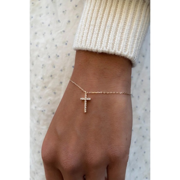 Brandy melville gold cross charm bracelet - Picture 3 of 4
